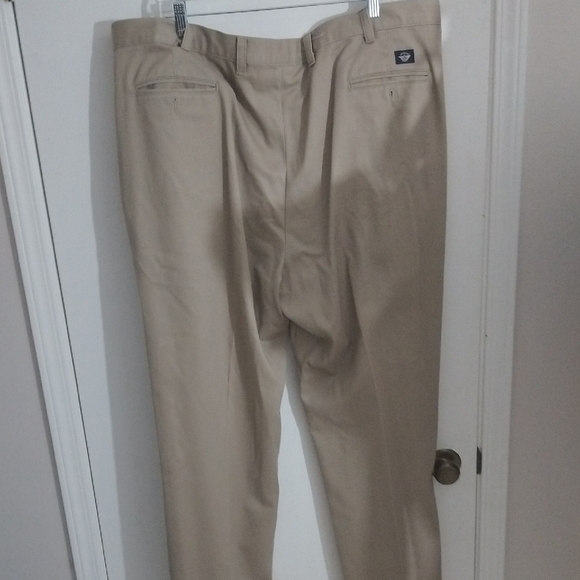 Dockers Men's Khaki Chinos - Picture 5 of 10